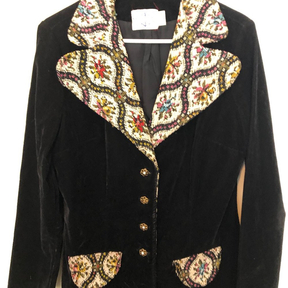 Black Velvet Vintage Blazer w/Embroidered Lapel
